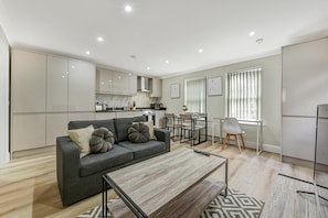 Basic Apartment | Living area