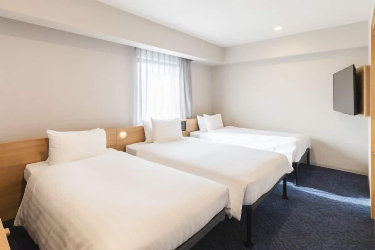 Premium bedding, down duvets, desk, free WiFi