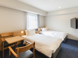 Premium bedding, down duvets, desk, free WiFi