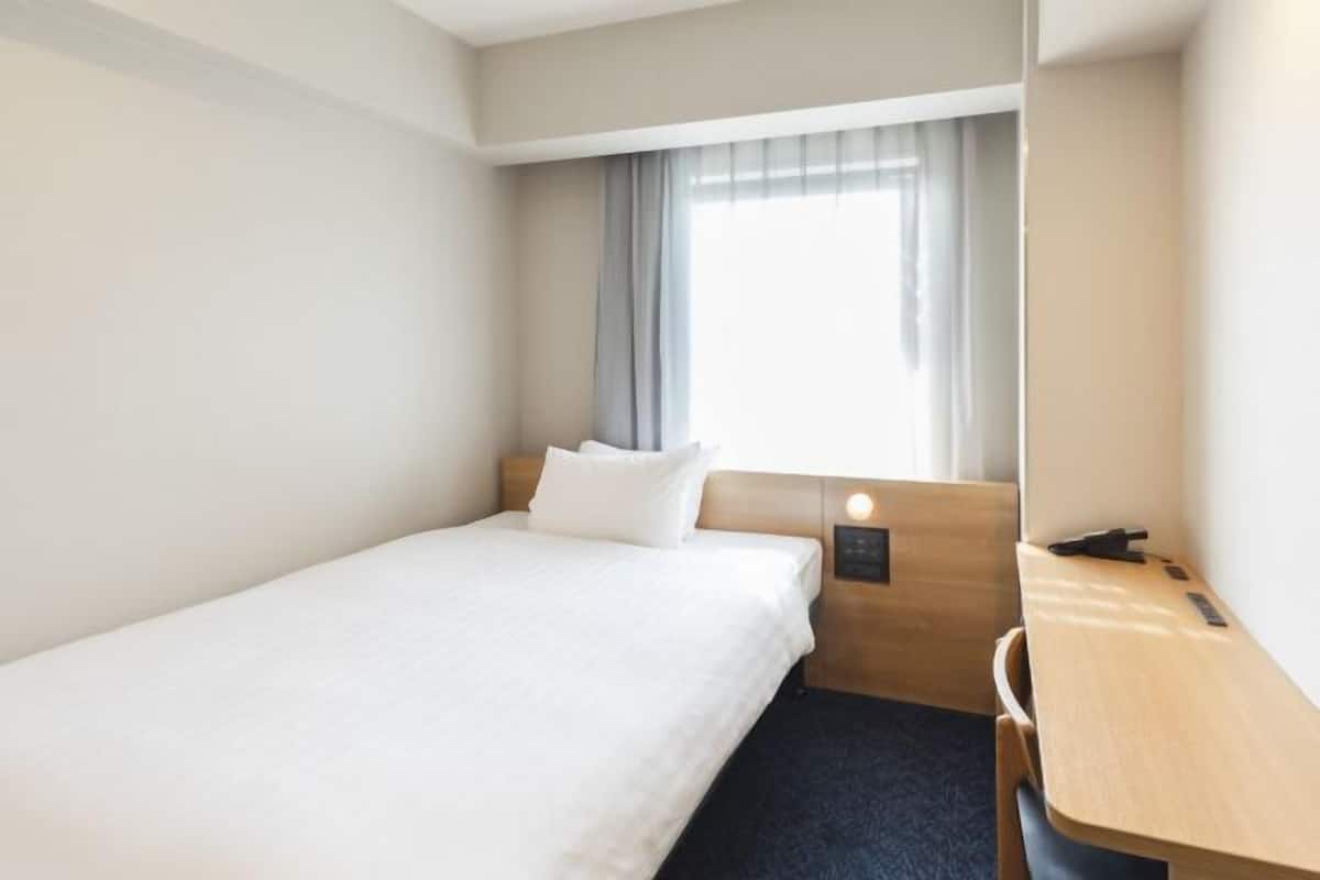 Premium bedding, down duvets, desk, free WiFi