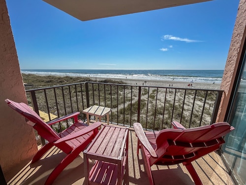 Short stays. 20% off 7 nights from June 5 thru Aug. or 15% off 3-6 thru Aug.