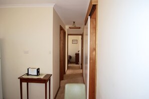 Interior - Hillview Cottage (Hawker)