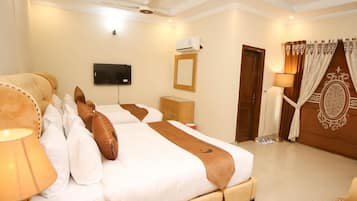 Minibar, laptop workspace, soundproofing, free WiFi