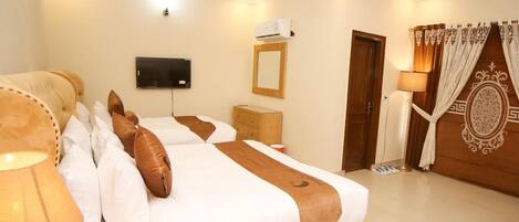 Minibar, laptop workspace, soundproofing, free WiFi