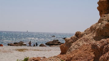 Una spiaggia nelle vicinanze