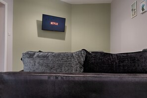 Comfort Room | Living area | 43-inch Smart TV with digital channels, TV - Copper House 3 (Swansea)