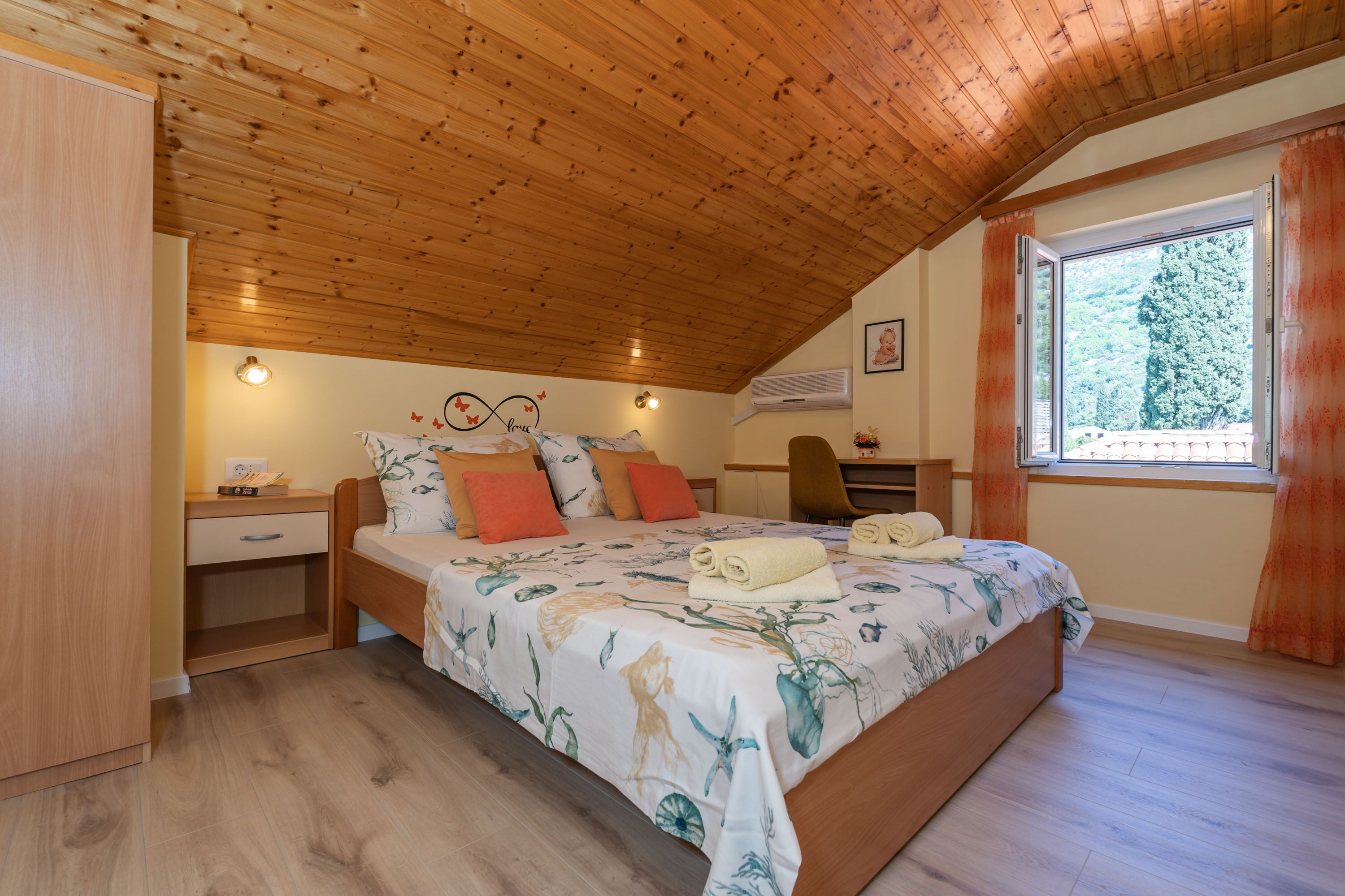 1 bedroom, iron/ironing board, WiFi (free), bed sheets