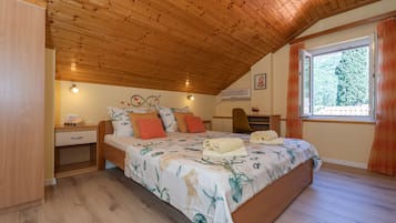 1 bedroom, iron/ironing board, WiFi (free), bed sheets