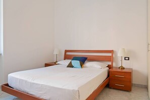1 bedroom, desk, iron/ironing board, WiFi
