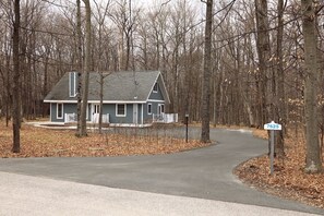 Exterior - Open Year-Round. Pristine Cottage Minutes from Egg Harbor.  (Egg Harbor)
