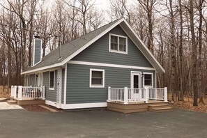 Exterior - Open Year-Round. Pristine Cottage Minutes from Egg Harbor.  (Egg Harbor)