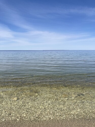 Open Year-Round. Pristine Cottage Minutes from Egg Harbor. 