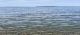 Open Year-Round. Pristine Cottage Minutes from Egg Harbor. 