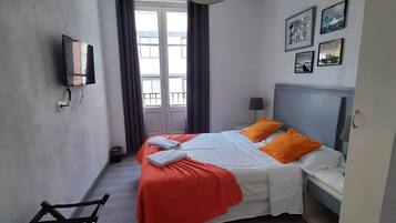 Couette en duvet d'oie, rideaux occultants, Wi-Fi gratuit, draps fournis