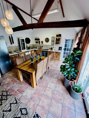 Stuga Deluxe - eget badrum - utsikt mot poolen (Luxury Cottage ) | Restauranger