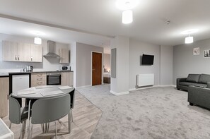 舒適公寓 | 起居區 | 43-吋智慧型電視、數位頻道、電視