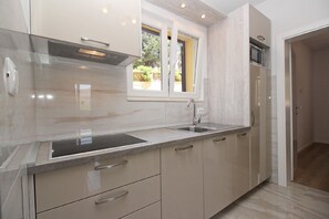 Kühlschrank, Mikrowelle, Geschirrspüler