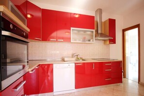 Refrigerador, horno, placa de cocina, lavavajillas