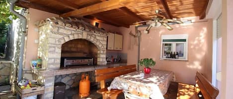 屋外ダイニングエリア