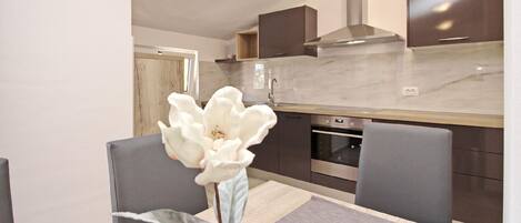 Kühlschrank, Mikrowelle, Geschirrspüler