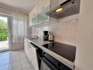 Køleskab, ovn, kogeplade, opvaskemaskine