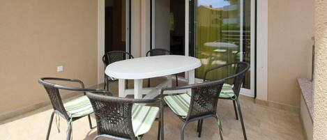 屋外ダイニングエリア