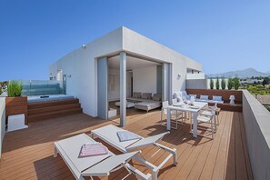 Outdoor dining - Penthouse Dalias with private jacuzzi in Port de Pollensa (Puerto Pollensa)