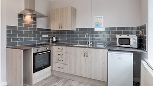 Comfort Double Room | Private kitchen - Copper House 5 (Swansea)