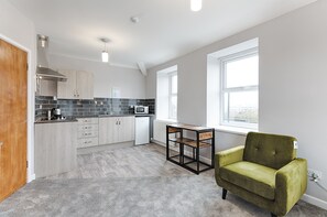 Comfort Double Room | Private kitchen - Copper House 5 (Swansea)