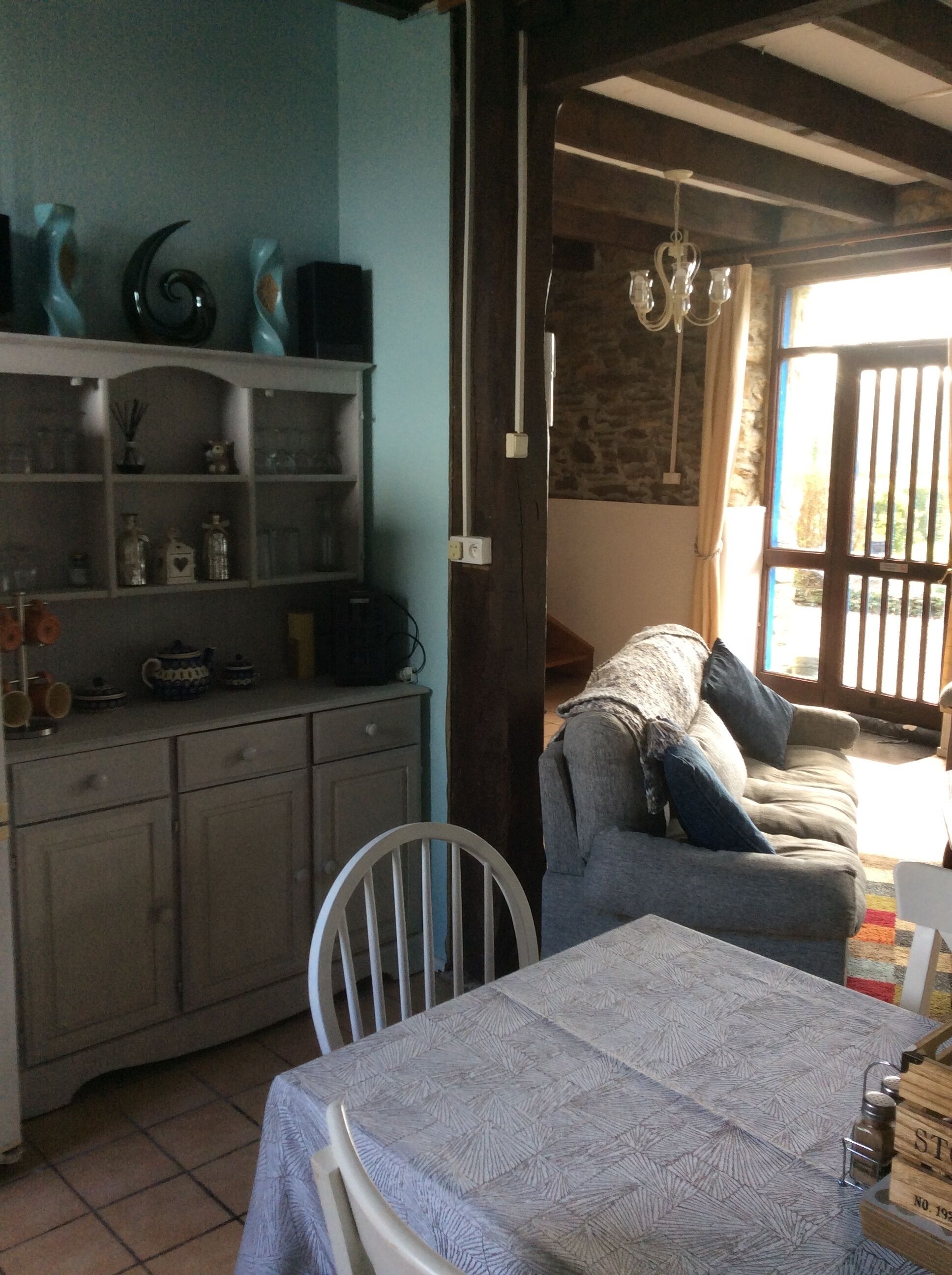 テレビ、DVD プレーヤー、書庫、ステレオ