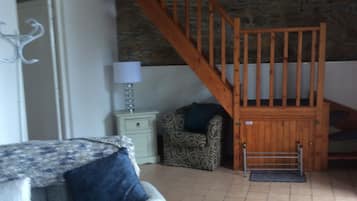 TV, DVD player, books, stereo