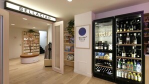 A Bellaciao store with a wine and liquor display. - Appart'hôtel Bellamy Chamonix (Chamonix-Mont-Blanc)