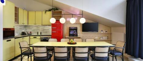 4-room Apartment with Terrace | Living room | 90-cm flat-screen TV with satellite channels, TV, pay movies