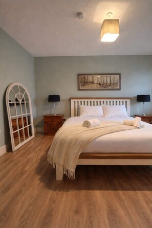 7 chambres, fer et planche à repasser, lit de bébé portatif, Wi-Fi