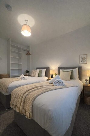 7 Schlafzimmer, Bügeleisen/Bügelbrett, Reisekinderbett, WLAN