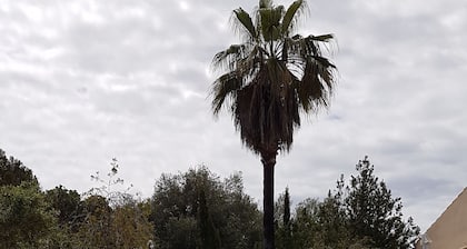 Close to the beach, in a large house, independent apartment with terrace.