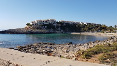 Close to the beach, in a large house, independent apartment with terrace.