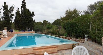 Proche plage, dans une grande maison, appartement indépendant, avec terrasse.