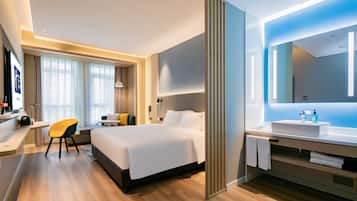 Standardzimmer, 1 King-Bett | 1 Schlafzimmer, Zimmersafe, Schreibtisch, laptopgeeigneter Arbeitsplatz