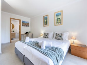 2 chambres, fer et planche Ă repasser, Wi-Fi, draps fournis
