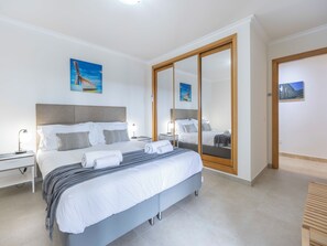 2 chambres, fer et planche à repasser, Wi-Fi, draps fournis