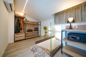 Deluxe-Zimmer, Stadtblick | Hochwertige Bettwaren, Daunenbettdecken, Minibar, Zimmersafe