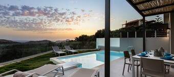 Porti Iraklis 2 - A Stylish Eco Villa near beaches