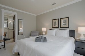 4 chambres, fer et planche à repasser, lit de bébé portatif, Wi-Fi