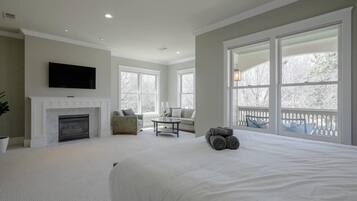 4 bedrooms, iron/ironing board, travel crib, WiFi