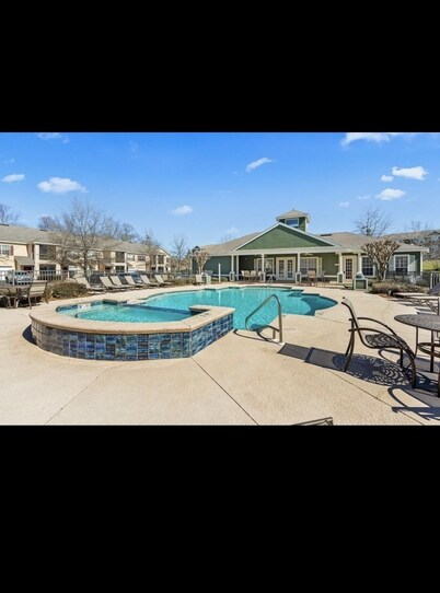 Open Concept AU Townhome w/Pool! Pets Welcome!