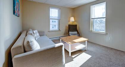 Hershey Smores, Apt #2
Renovated 1 bedroom apt, full kitchen and pull out sofa