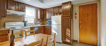 Hershey Smores, Apt #2
Renovated 1 bedroom apt, full kitchen and pull out sofa