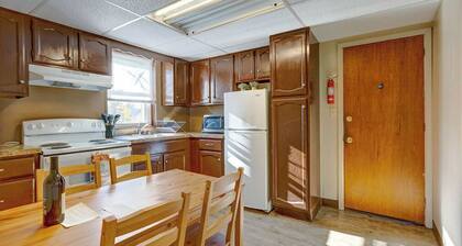 Hershey Smores, Apt #2
Renovated 1 bedroom apt, full kitchen and pull out sofa