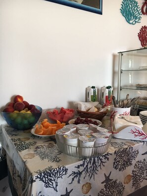 Free daily full breakfast